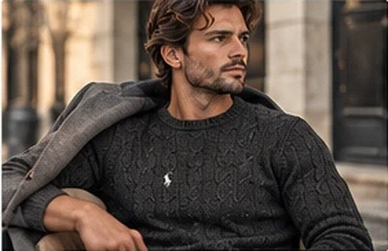 Pull torsadé gris foncé